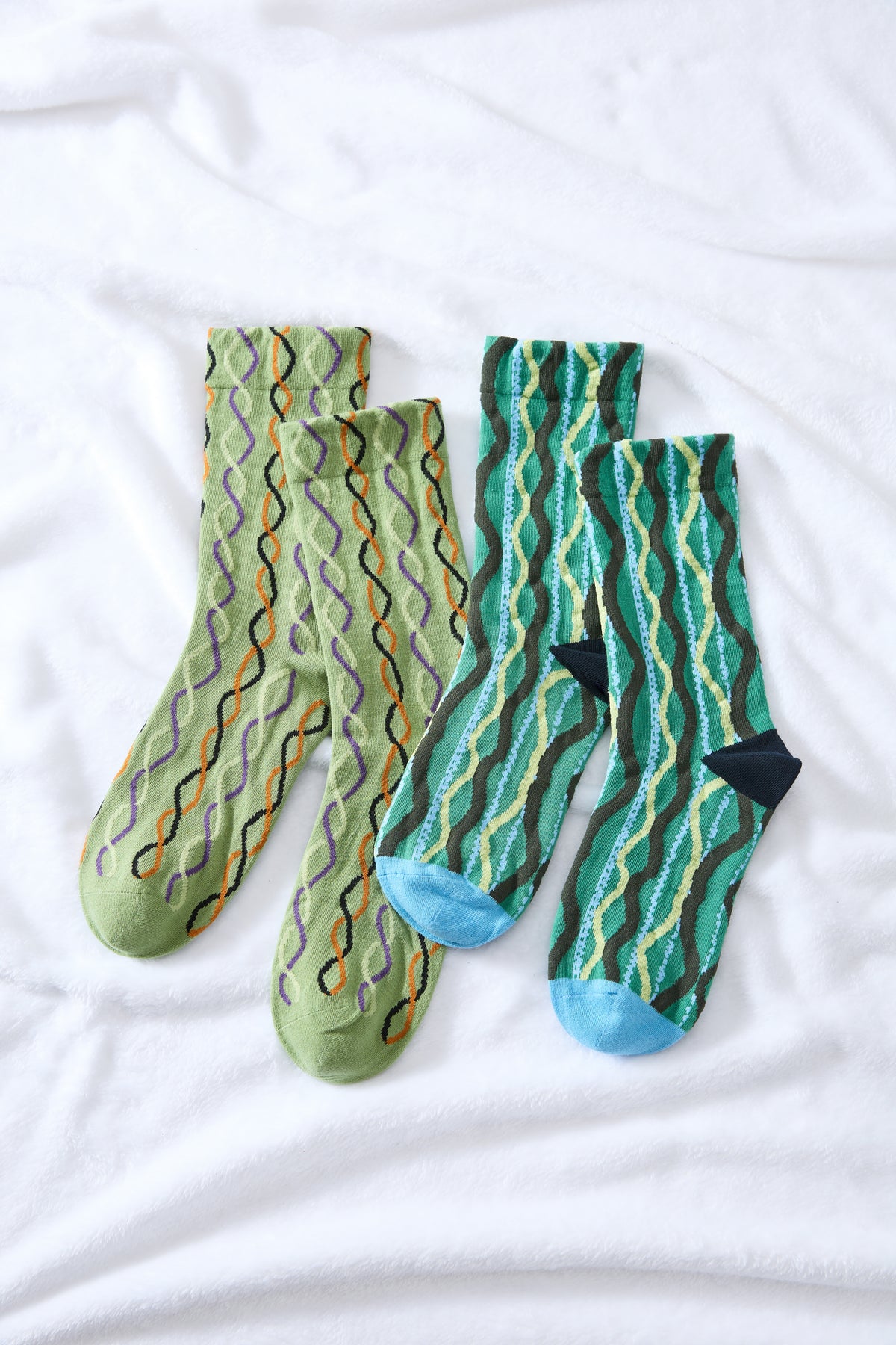 Women's Wavy Retro Vibe Socks