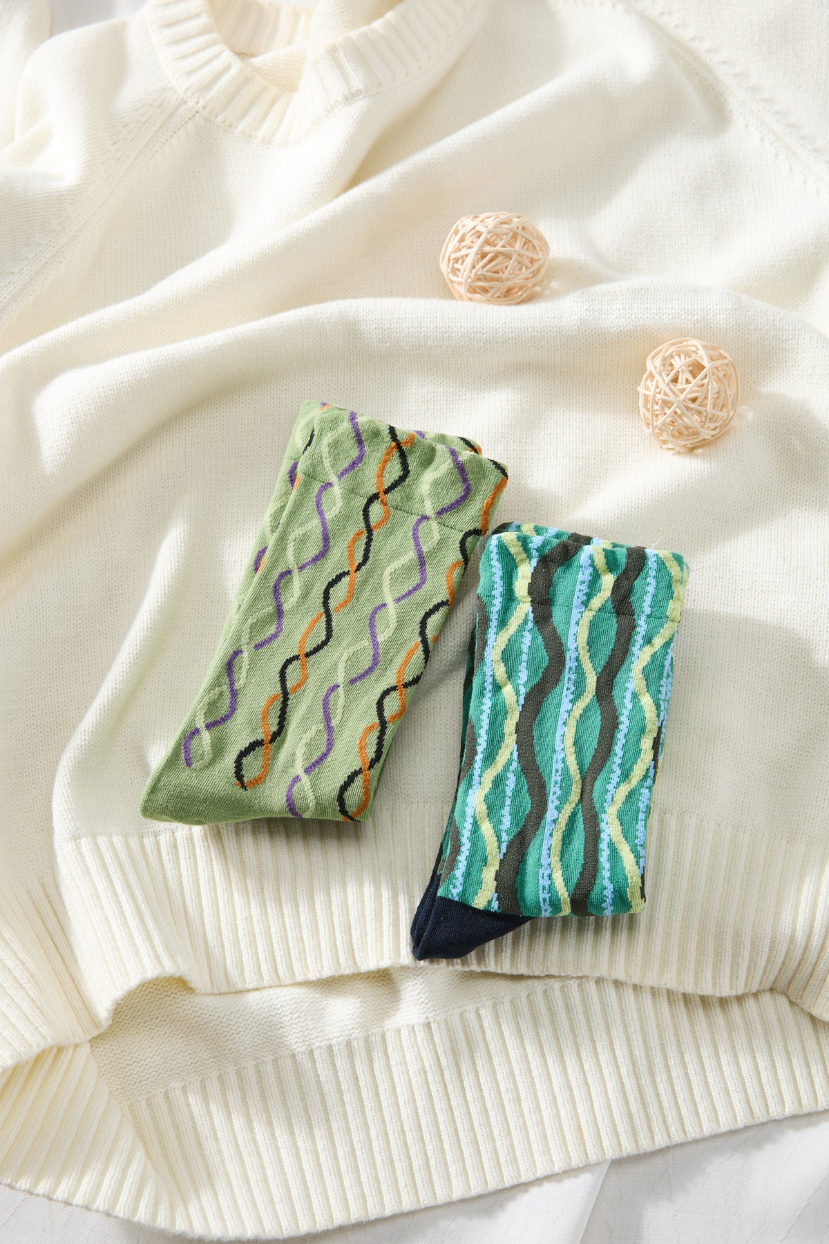 Women's Wavy Retro Vibe Socks