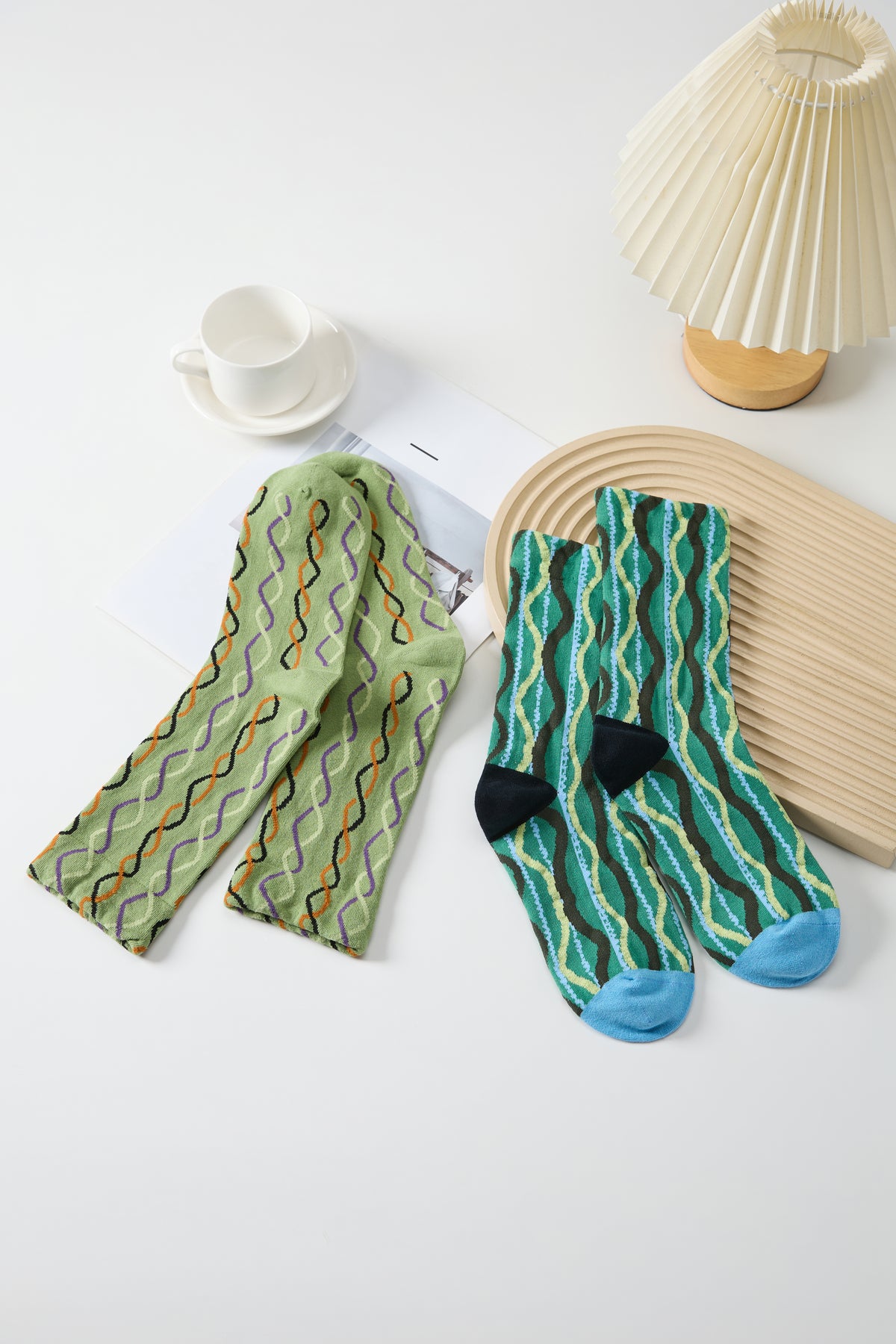 Women's Wavy Retro Vibe Socks