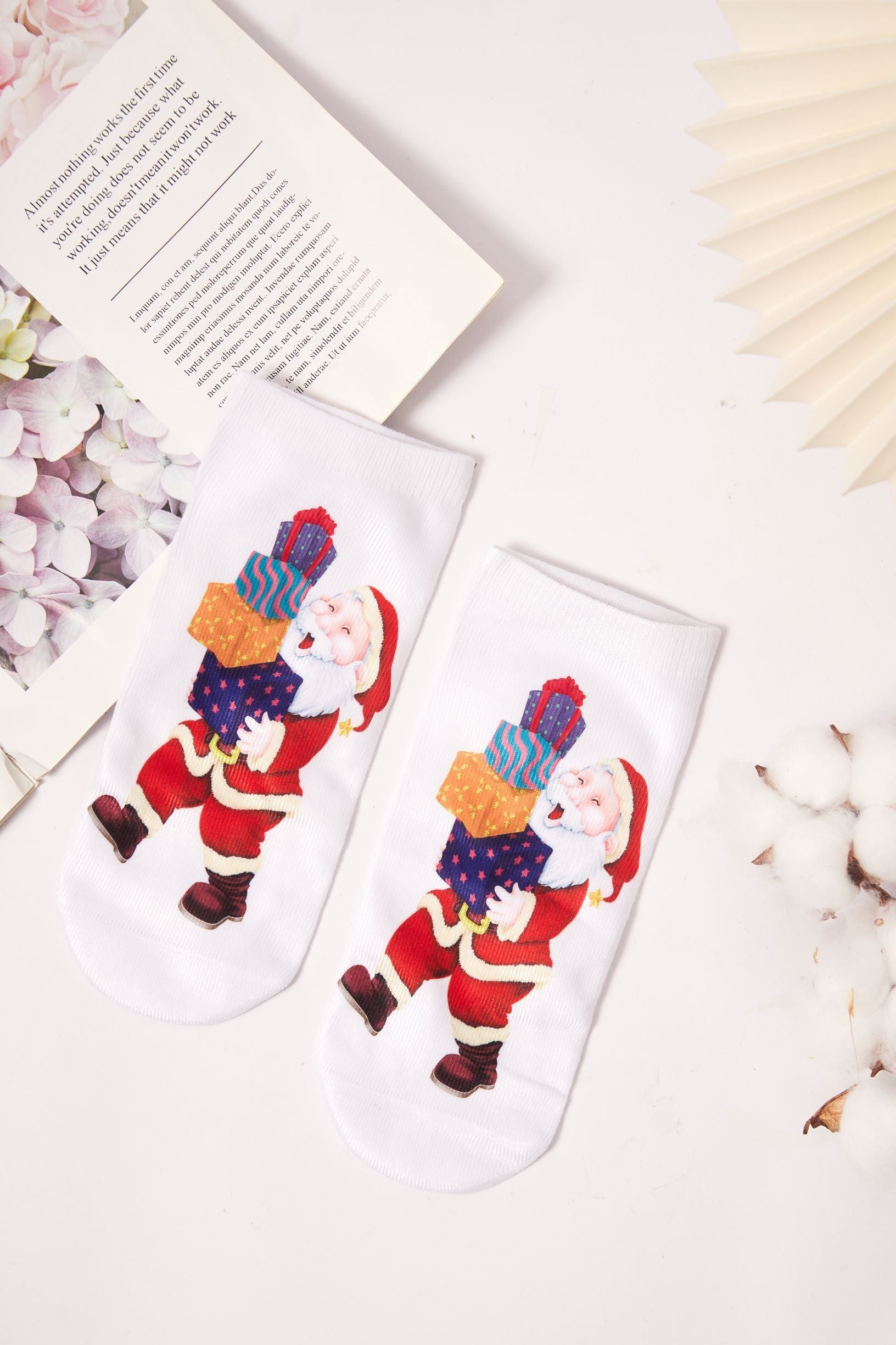 Women's Festive Holiday Cheer Christmas-Themed Ankle Socks - LOOUZ