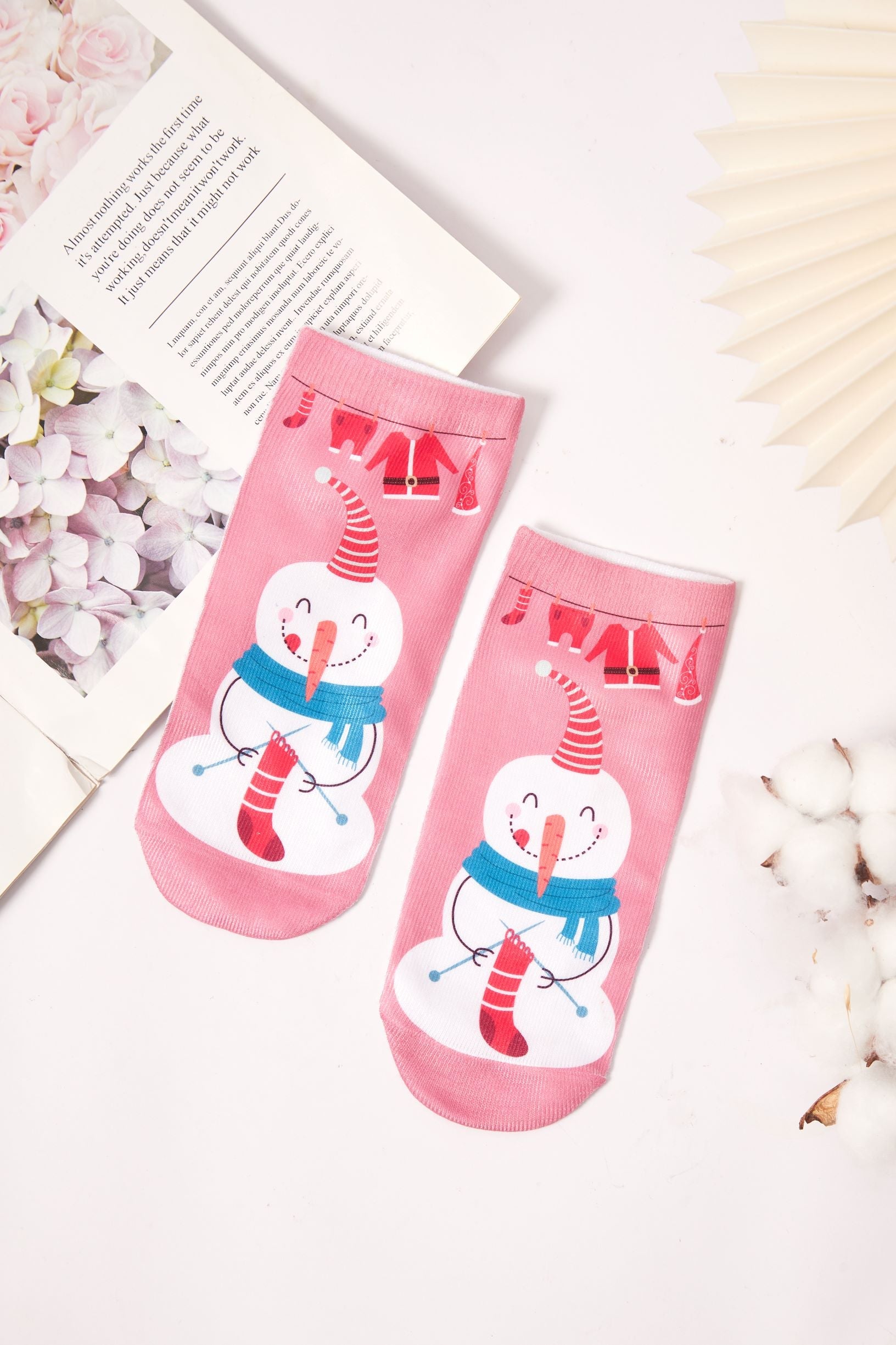Women's Festive Holiday Cheer Christmas-Themed Ankle Socks - LOOUZ