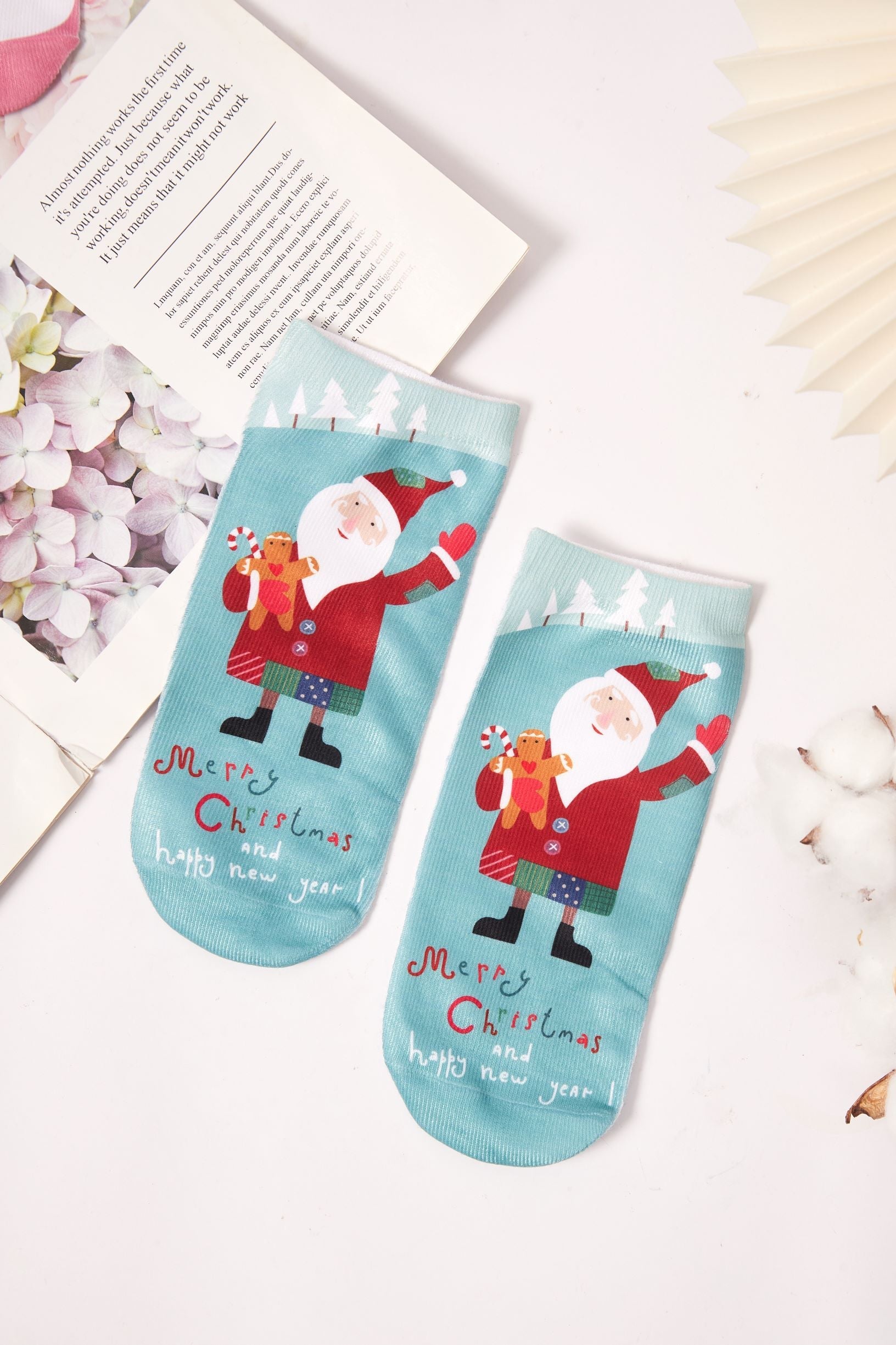 Women's Festive Holiday Cheer Christmas-Themed Ankle Socks - LOOUZ