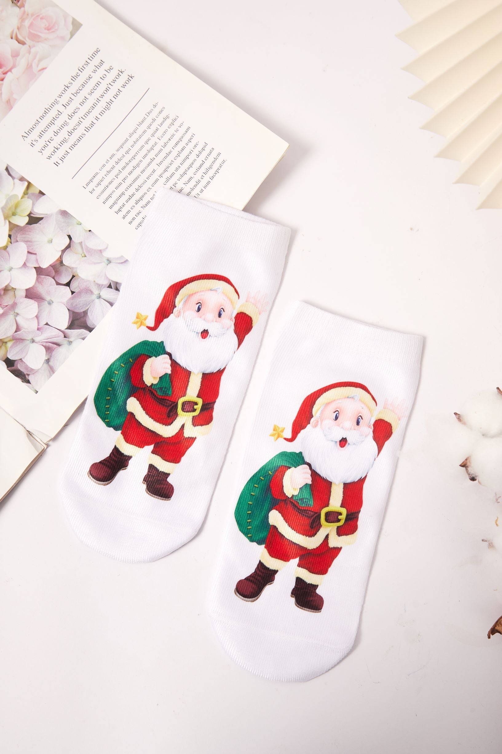 Women's Festive Holiday Cheer Christmas-Themed Ankle Socks - LOOUZ